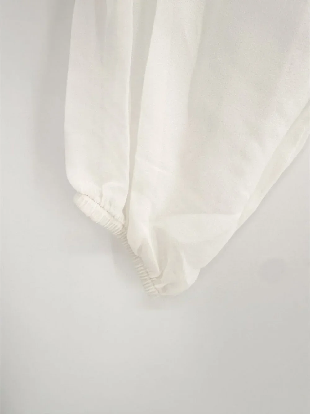 quelques choses SHEER BALLOON-SLEEVE BLOUSE - Picture 5 of 10
